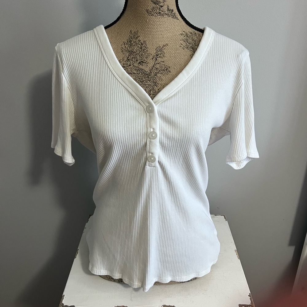 a.n.a White Buttoned V-Neck Short Sleeve Top